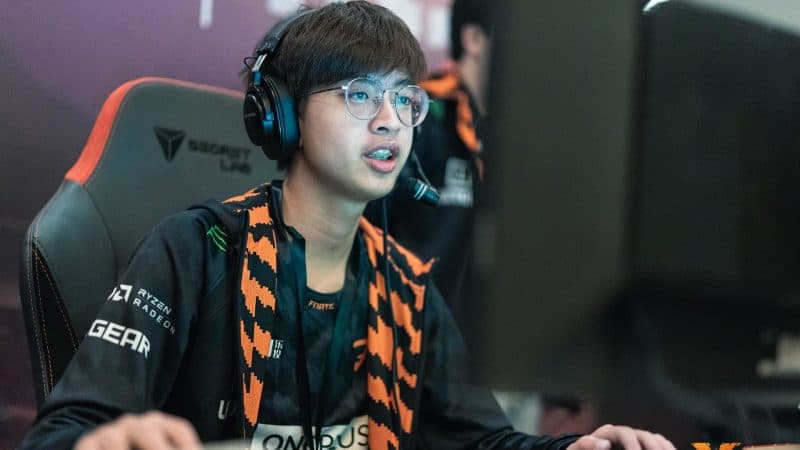Pro Dota 2 player Nuengnara “23savage” Teeramahanon plays a professional match at a PC with his Fnatic apparel on.